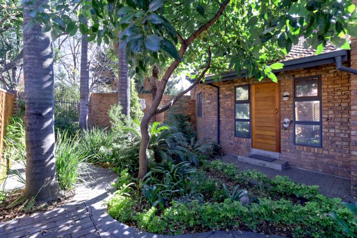 Cottage To Rent in Newlands: 1-Bedroom, Private Garden, Secure Parking Available.