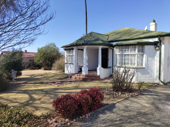 House for Sale in Volksrust Central: Spacious garden, braai area, and secure parking.