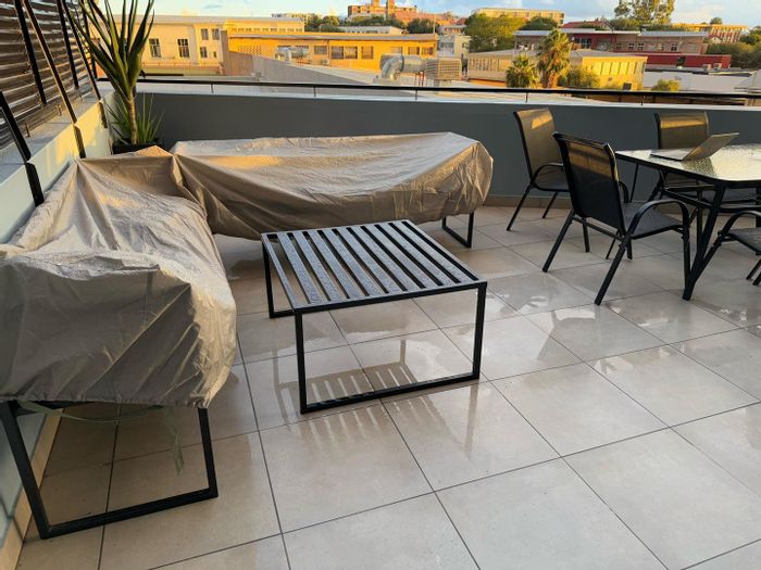 Windhoek Central Apartment To Rent: 2 beds, balcony, gym, pool, 24-hour security.