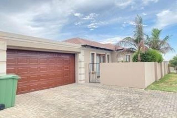 Property #2359102, Townhouse For Sale in The Reeds