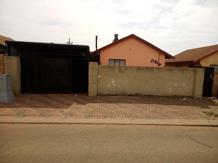 Property #2212177, House for sale in Protea Glen