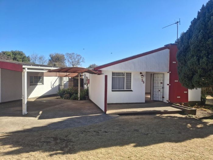 Raceview House For Sale: Spacious Yard, 3 Bedrooms, Perfect Investment Opportunity!