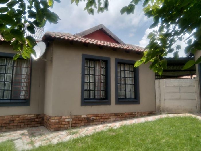 Property #2208723, House rental monthly in Olievenhoutbosch