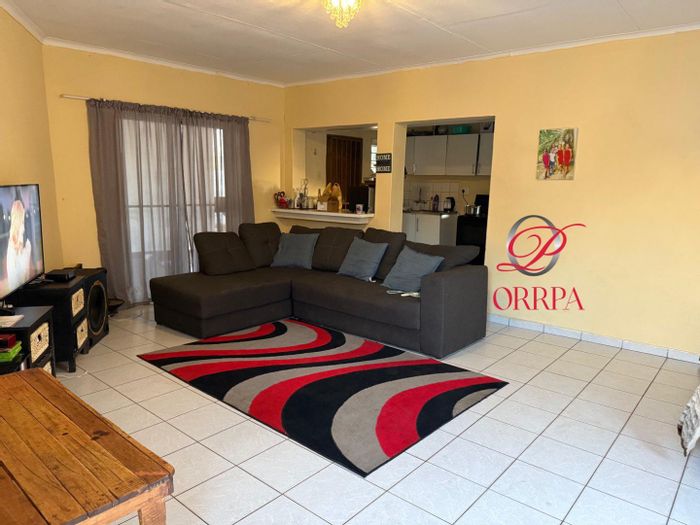 Property #2402731, House For Sale in Dorado Park