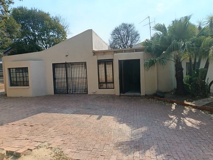 3-bedroom house in Sonneglans to rent, pet-friendly, near amenities. R14,000/month.