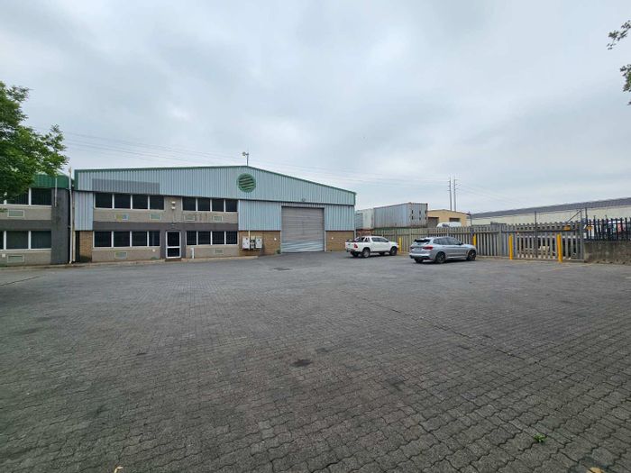 Isando Industrial Warehouse To Rent: 1,584sqm, 3-phase power, office space, secure access.