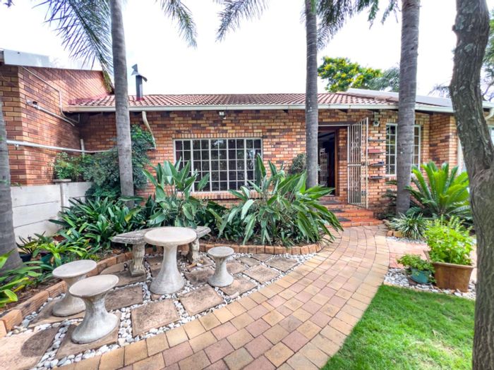 Stunning House in The Reeds with Flatlet, Security, and Entertaining Space – For Sale!