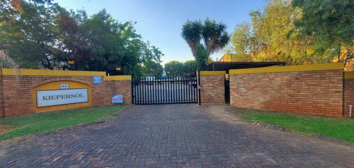 For Sale: 2-Bedroom Apartment in Willowbrook with Study, Parking, and Community Access.