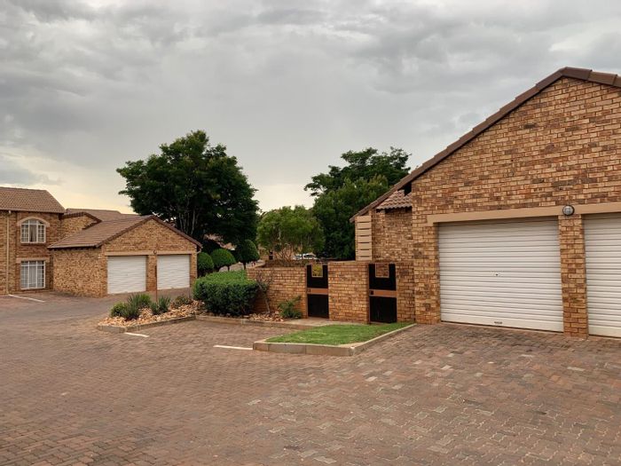 2 Bedroom Townhouse For Sale in Mooikloof Ridge with garden, garage, and estate amenities.