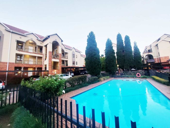 Bryanston Apartment To Rent: 1 Bed, pool, clubhouse, 24-hour security, fibre-ready.