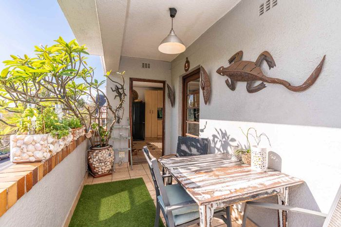 Oranjezicht Apartment For Sale: Pet-Friendly, AirBnB-Ready, Garage, Stunning Table Mountain Views