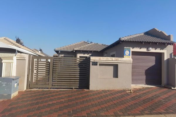 3 Bedroom House in Clayville For Sale R950,000 #2259684