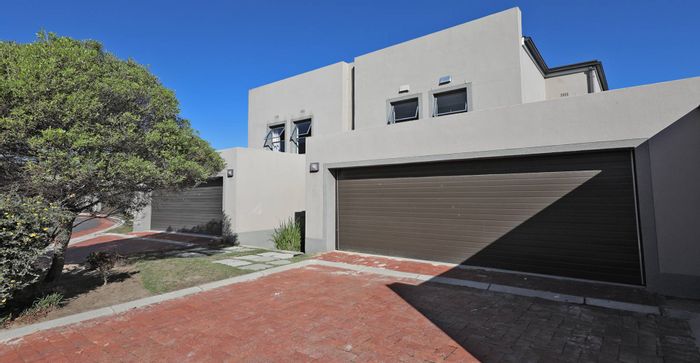 For Sale: House in Plattekloof with 3 beds, pool, gym, and security.