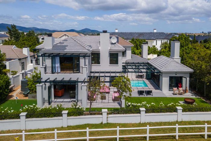 Val De Vie Estate House For Sale: 4 en-suite bedrooms, pool, study, braai room.