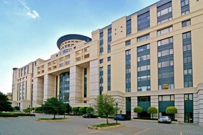 For Sale: Apartment in Morningside with gym, pool, concierge, and secure parking.