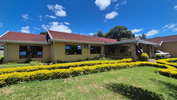 Merrivale House For Sale: Spacious home with pool, double garage, and carport.