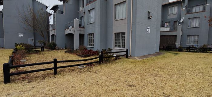 For Sale: Clearwater Estate Townhouse with 3 bedrooms, parking, and prepaid utilities.