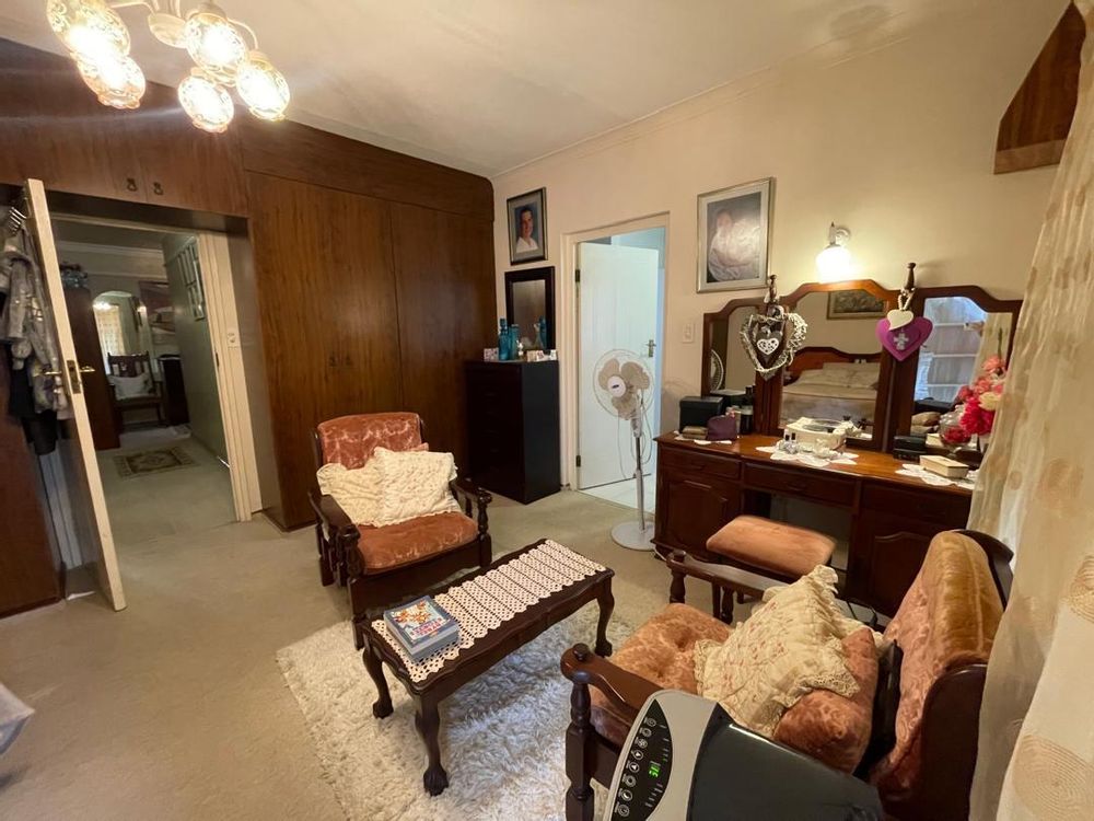 main bedroom ( house )