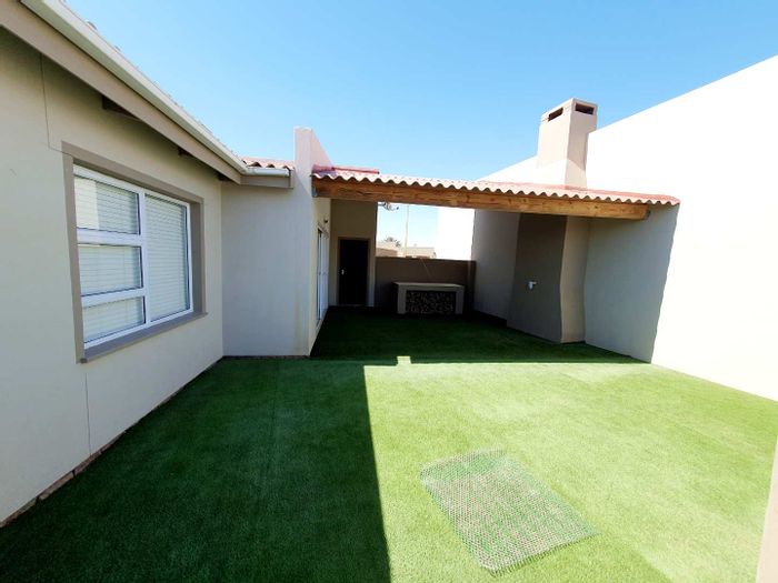 Property #2195471, Townhouse for sale in Henties Bay Central