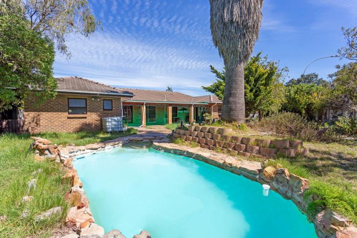 Spacious Welgelegen family home for sale with pool, gardens, and three garages.