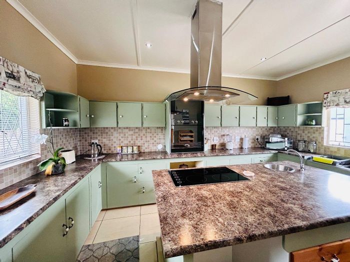 For Sale: Spacious House in Vryheid Central with pool, flatlets, and solar power.