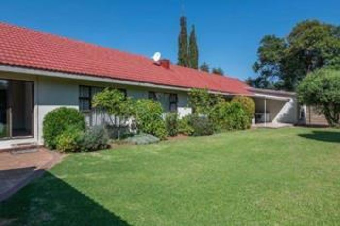 For Sale: House in Brackenhurst with pool, cottage, and extensive security features.