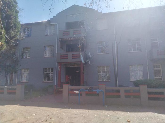 1 Bedroom Apartment in Benoni Central For Sale with Communal Entertainment Area