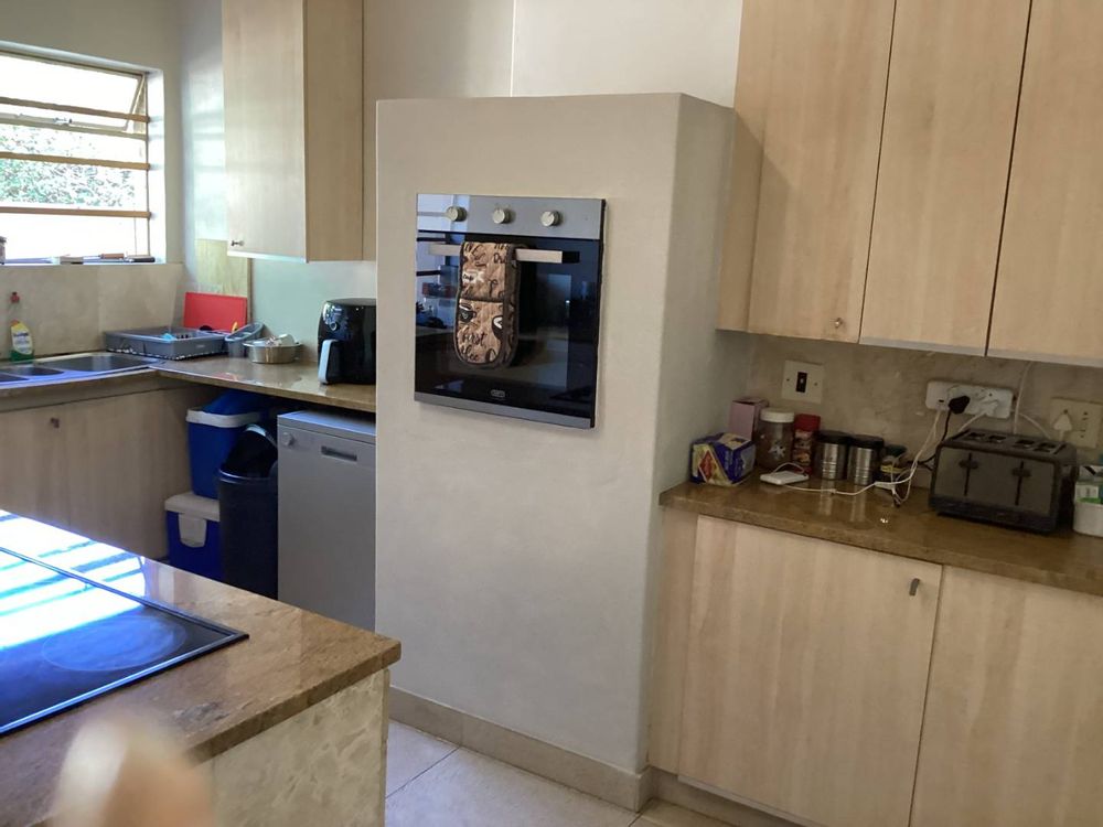 Fourways House To Rent 4 bedrooms, solar pool, spacious gardens