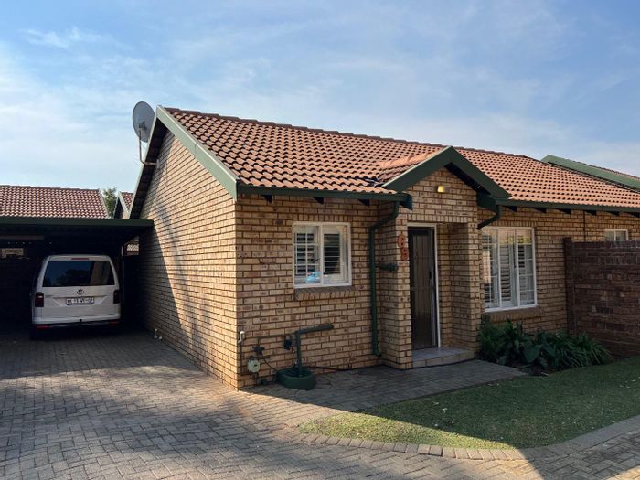 Property #2397072, Townhouse Rental Monthly in Die Wilgers