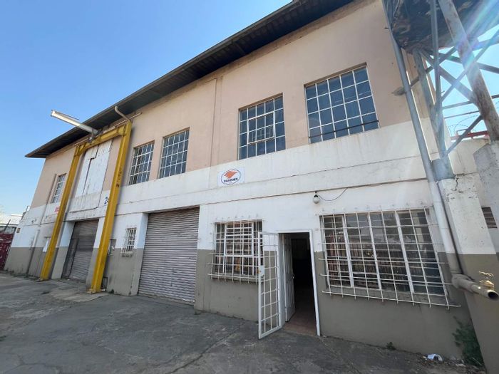 Industrial Warehouse Office in Alrode South To Rent, 330m², backup power, private kitchen.