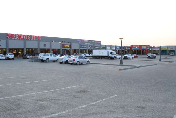 Retail space to rent in Okahandja Central, 305 m², high foot traffic location.