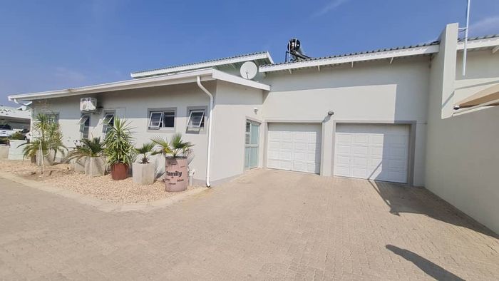 Property #2187632, Townhouse for sale in Okahandja Central