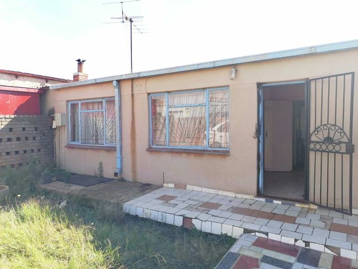 Property #2250586, House for sale in Kwa Thema
