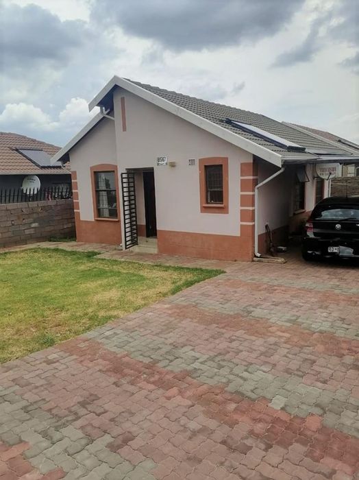 Property #2166371, House for sale in Lenasia South