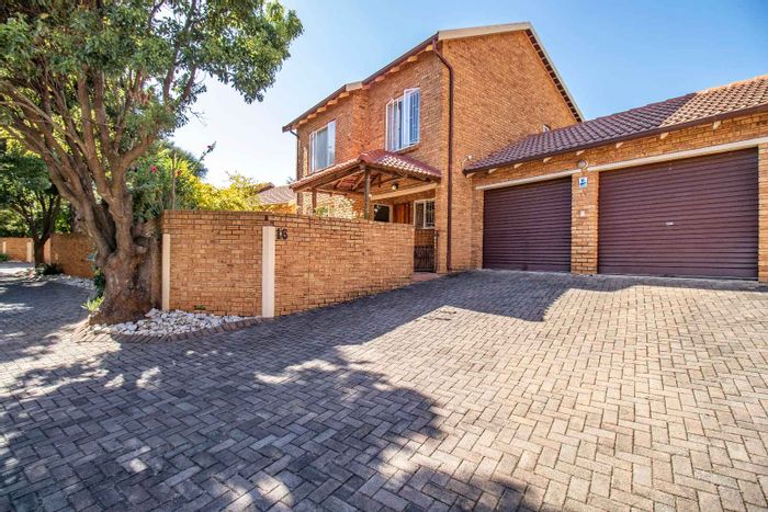 Property #2107765, Townhouse for sale in Honeydew Ridge