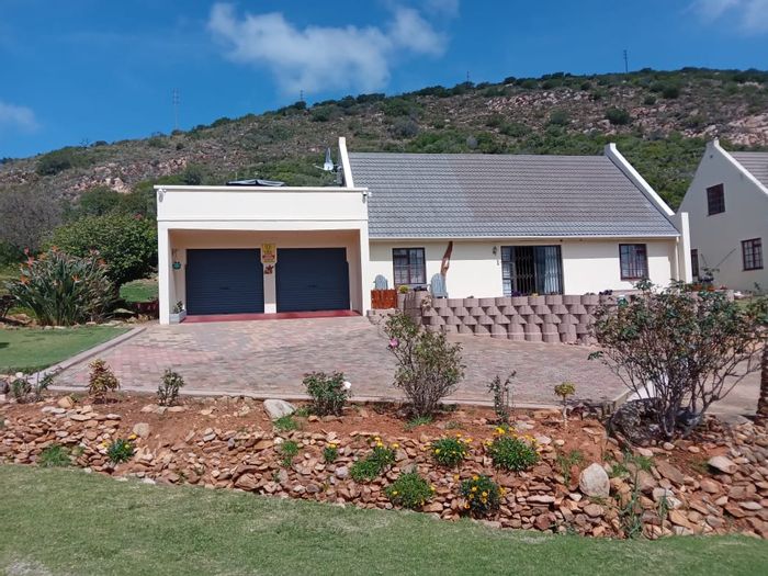 House for Sale in Vakansieplaas: 3 Bedrooms, Dual Living, Pet Friendly, Garage.