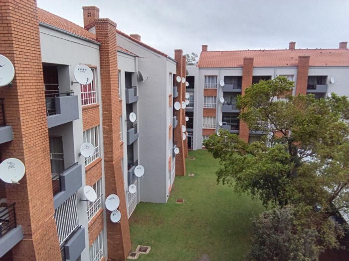 For Sale: Apartment in Waterkloof Glen Ext 4 with 24-hour security and balcony.