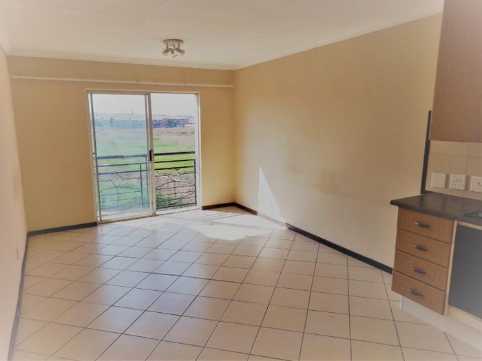 Noordwyk Apartment To Rent: Bachelor unit with carport, open plan kitchen, shower only.