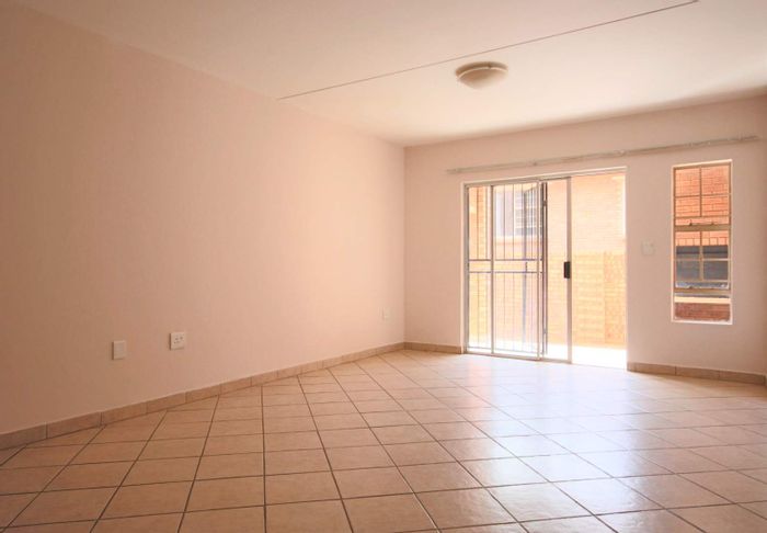 Hazeldean Apartment To Rent: 2 Beds, 2 Baths, Private Laundry, Garage, Garden Access.