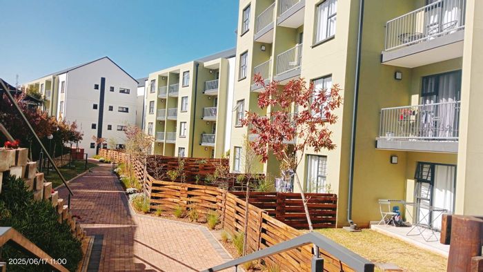 For Sale: Apartment in Lilianton with 2 bedrooms, pool, gym, and patio.