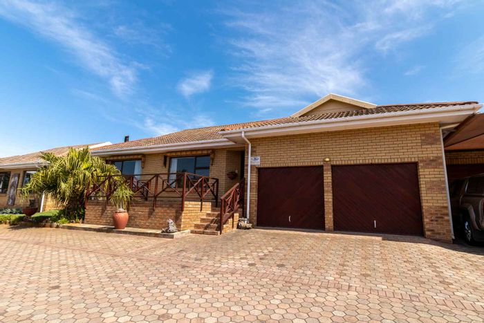 Property #2068946, Townhouse sold in Hartenbos Central