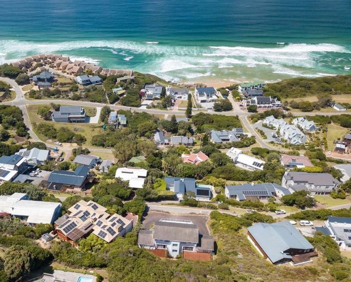 Brenton On Sea House For Sale: Dual-living, ocean views, flexible layout, ample parking.