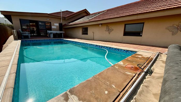 For Sale: Spacious 4-bedroom house in Auasblick with pool, garages, and entertainment area.