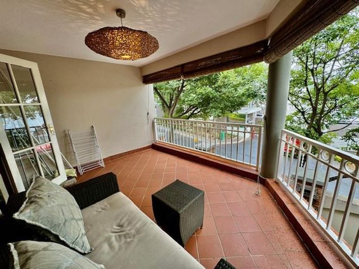 Rivonia Apartment To Rent: Spacious, furnished, 2 beds, pool, secure complex, parking.