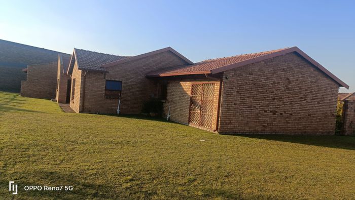 Dunnottar House For Sale: 3 Bedrooms, 2 Living Areas, Large Yard, Double Garage.