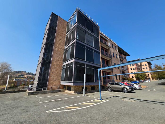 Office to Rent in Roodepoort Central: Ground floor, open plan, high-speed internet.