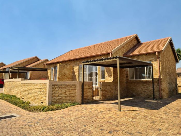 Property #2151355, Townhouse rental monthly in Kosmosdal