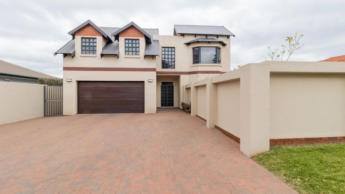 Property #2208919, House sold in Greenstone Hill Central
