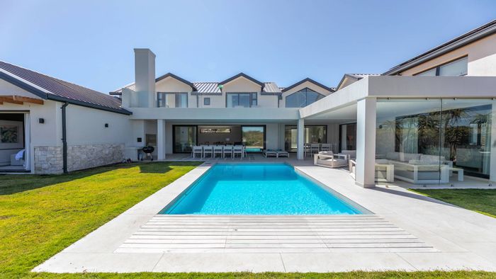 House To Rent in Atlantic Beach Golf Estate: 5 bedrooms, pool, golf course views.