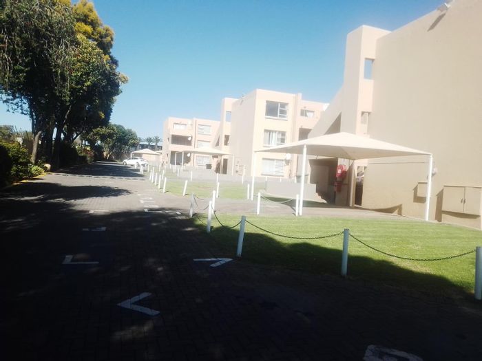 Randhart Townhouse For Sale: 2 Bedrooms, pool, balcony, security access.